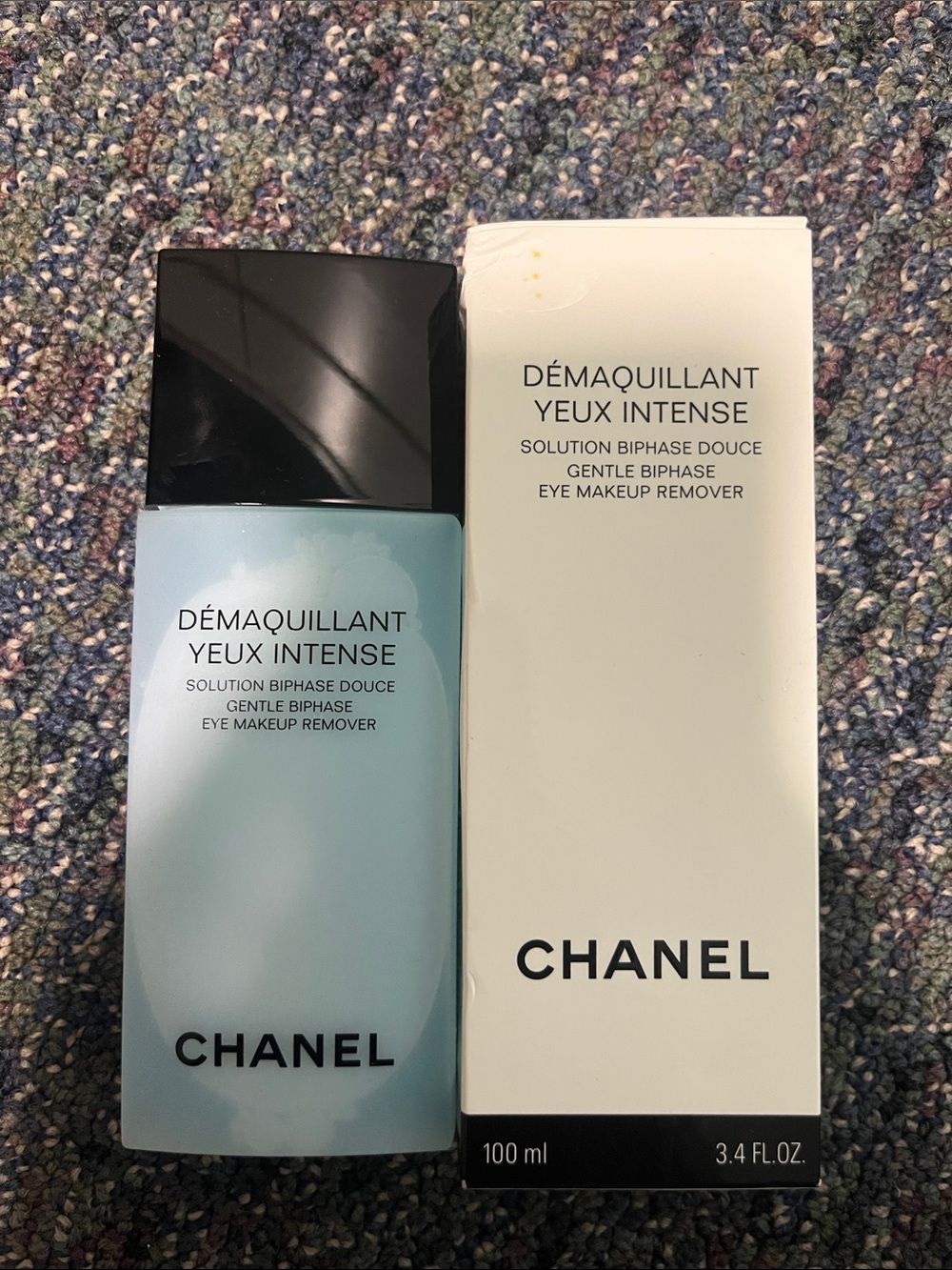 CHANEL Démaquillant Yeux Intense Eye Makeup Remover - Light Blue & Black